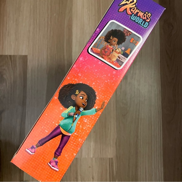 Gift Ready! Karma's World Transforming Musical Star Stage Set & Accessories NEW - Picture 6 of 10